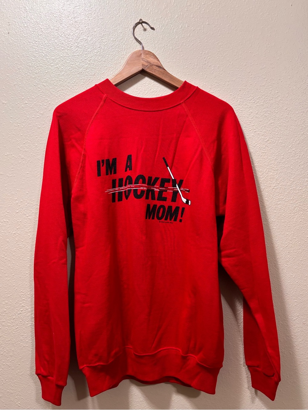vintage 90s "I'm a Hockey Mom" crewneck sweatshirt